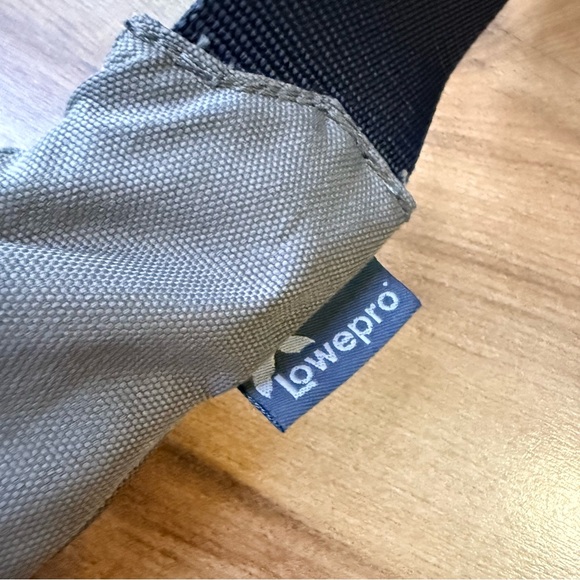 Lowepro Passport Sling Camera Bag for DSLR Photography & Travel Camera Bag Olive - Picture 7 of 10